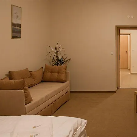 Cyro Hotell