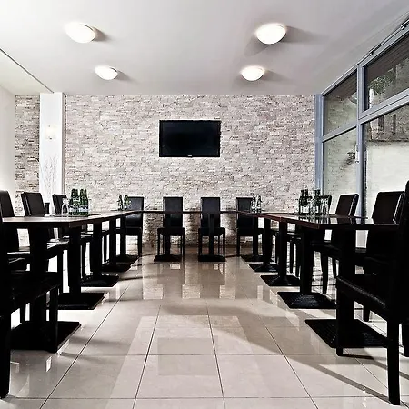 Cyro Hotell 3*