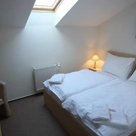 Cyro Hotell 3*