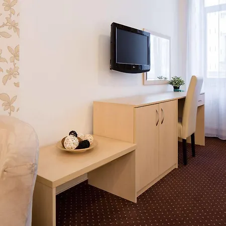 Hotell Cyro 3*