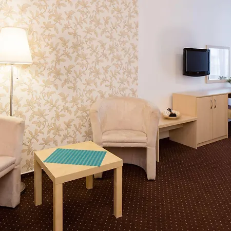 Cyro Hotell 3*