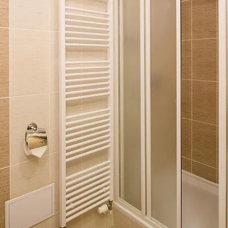 Cyro Hotell 3*