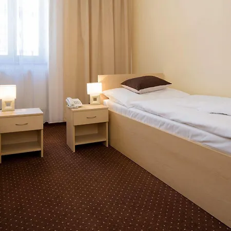 Hotell Cyro 3*